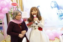 Sinh nhật cảm động của cô giáo xinh đẹp bị ung thư 