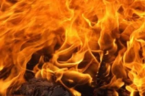 Cháy nhà kinh hoàng giữa trưa: Mẹ chết cháy, 2 con bỏng nặng