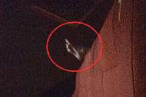 Bức xúc trai gái gác chân bốc mùi lên ghế trong rạp phim