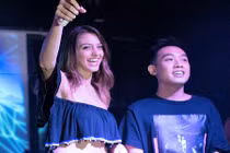 Celine Farach bất ngờ hát trong bar, "quẩy" cùng dàn hot teen Việt