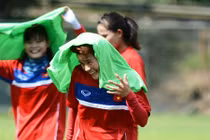 Tuyển nữ Việt Nam SEA Games 29 khổ luyện dưới trời nắng nóng