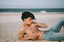 Truy tìm soái ca gây thương nhớ trong MV "Ta còn yêu nhau"