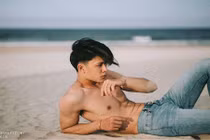 Truy tìm soái ca gây thương nhớ trong MV "Ta còn yêu nhau"