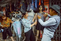 Bộ ảnh kỷ yếu "chợ búa" của học sinh Hà Nội