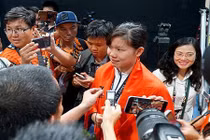 Ánh Viên bị “quây” sau khi giành HCV SEA Games 29 đầu tiên