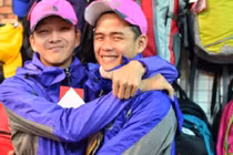 Giới trẻ Đà Nẵng đổ xô đi "cởi áo cho người yêu thương"