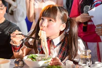 "Thánh ăn Nhật Bản" thi ăn phở Việt Nam khổng lồ