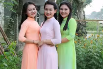 Ngã ngửa khi biết 3 "thiếu nữ" trong ảnh là mẹ con 