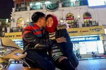 Đêm Valentine rộn rã ở trung tâm thành phố