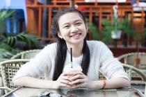 Ảnh đời thường dễ thương của 9X tặng hoa thủ tướng Canada