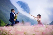 Bộ ảnh cưới phượt Hà Giang rực sắc hoa tam giác mạch 
