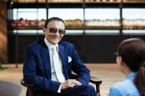 Mối duyên kỳ lạ giữa Tạ Hiền và tình trẻ kém 49 tuổi