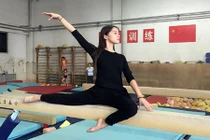 Cô gái xinh đẹp được mệnh danh “thiên thần thể dục dụng cụ“