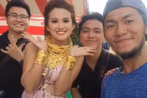 Hoa mắt nhìn cô dâu chú rể mang đầy vàng ở Đồng Nai