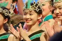 "Cô bé trà sữa" lộ ảnh thời đi học chưa từng công bố