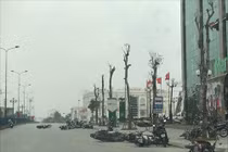 Giông lốc quật ngã hàng chục xe máy đang lưu thông