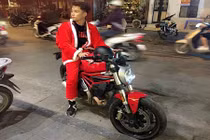 "Anh già Noel" đi Ducati và hành động ý nghĩa trong đêm Giáng sinh