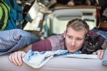 Chàng trai bỏ việc, bán nhà đưa mèo đi du lịch khắp nơi