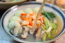 Cách làm món bánh canh từ phồng tôm thơm ngon, mới mẻ