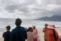 Khánh Hòa: Hơn 100 người tìm kiếm 2 nam sinh mất tích khi tắm biển