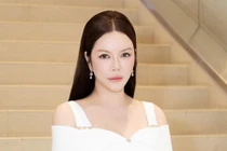 Lý Nhã Kỳ bức xúc khi bị đồn hút mỡ mặt