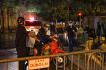 Chợ cóc quanh bốt Hàng Đậu bị xử phạt ngay trong đêm