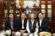 Nguyên Chủ tịch nước Trần Đức Lương chúc TSKH Phan Xuân Dũng thành công ở cương vị Chủ tịch VUSTA