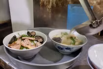 Quán phở 5.000 đồng giữa Thành Nam gần 20 năm không tăng giá