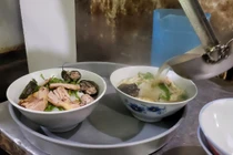 Quán phở 5.000 đồng giữa Thành Nam gần 20 năm không tăng giá