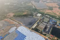 Cận cảnh các hồ chứa nước của bãi rác Nam Sơn đang vượt quá mức an toàn