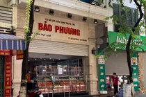 Cảnh tượng chưa từng thấy ở cửa hàng bán Trung thu đông nhất Hà Nội