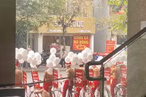 Cởi trần quảng cáo trên tàu Cát Linh -Hà Đông: “Cần tẩy chay thương hiệu“