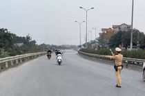 Cuối năm, CSGT xử lý hàng loạt lỗi vi phạm giao thông tại cửa ngõ Thủ đô