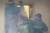 Giải cứu người kẹt trong thang máy ở TP Thủ Đức