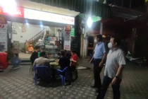 Hà Nội bất ngờ kiểm tra, xử lý hàng loạt quán ăn mở quá giờ quy định trong đêm