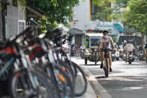 Đổ xô thuê xe đạp mùa COVID-19, tiểu thương ngồi không "hốt" bạc triệu mỗi ngày