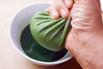 Kỳ lạ những loại lá rụng đầy, tưởng bỏ đi đem bán bỗng "đắt" hàng