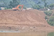 Vụ đổ đất đá thải xuống sông Mã: Tỉnh ủy Thanh Hóa chỉ đạo xác minh