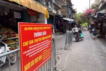 1001 kiểu chống COVID-19 ở chợ dân sinh Hà Nội