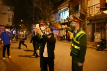 Hàng loạt rào chắn quây kín khu vực Nhà Thờ Lớn đêm Noel