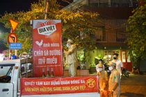 Nhiều hàng quán ở Hà Nội vẫn cố tình mở cửa sau 21 giờ