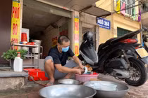 Gia Lâm: Người dân “vùng xanh” nhộn nhịp chuẩn bị mở lại cửa hàng