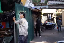 Xuất hiện nhiều F0, khu chợ đông nhất Hà Nội dựng rào phong toả