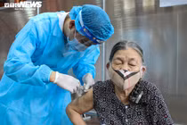 Người Hà Nội tiêm Sinopharm: "Được tiêm là mừng rồi, loại nào cũng tốt"