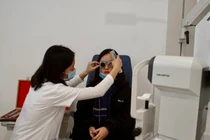 Tỷ lệ trẻ em cận thị, loạn thị do học online gia tăng