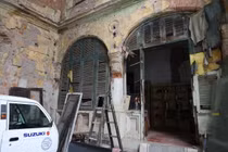 Hà Nội: Xót xa cảnh biệt thự cổ giữa phố thành điểm giữ xe ô tô