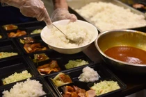 Tận thấy “suất ăn 0 đồng” tiêu chuẩn nhà hàng gửi tặng tuyến đầu chống dịch