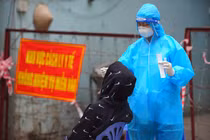 Ngày 15/12: Có 15.527 ca COVID-19, Hà Nội vượt mốc 1.000 ca/ngày