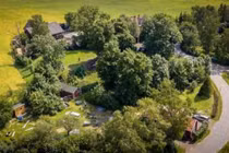 Phát hiện ngôi mộ cổ có 22 miếng vàng lá chạm khắc tinh xảo