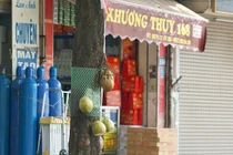 Hà Nội tiêm vắc xin diện rộng, mặt hàng này đắt khách...dân đua nhau bán